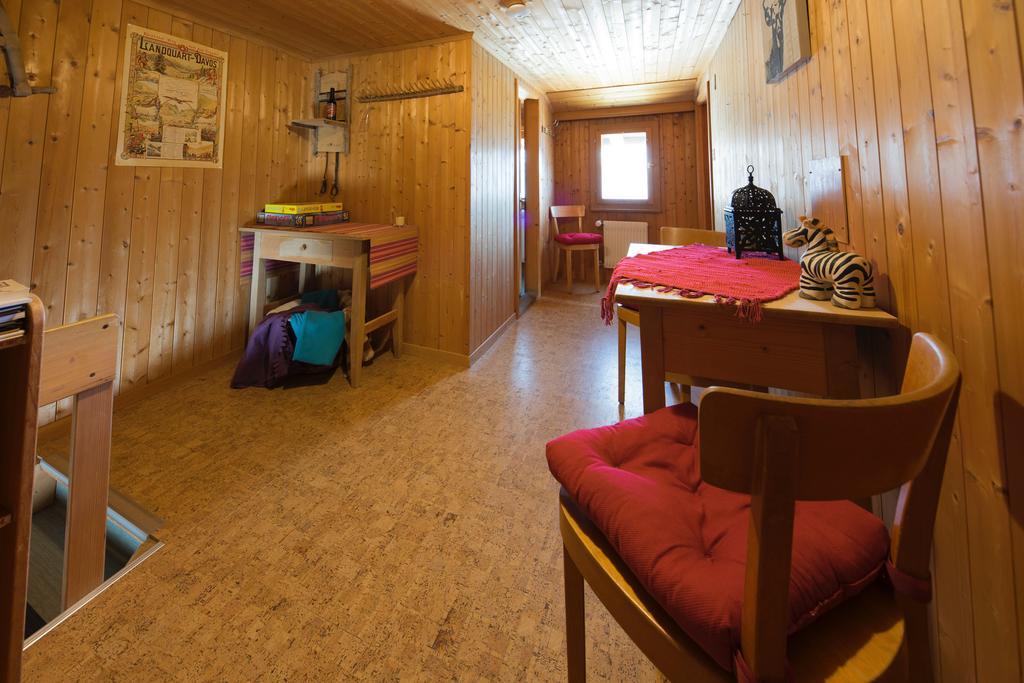 Gästehaus Alpina in Fanas Exterior foto